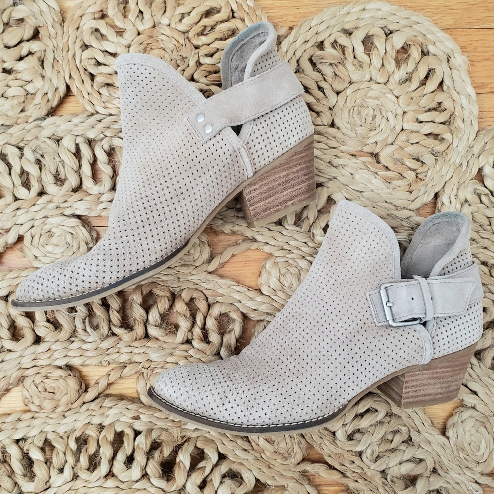 Dolce Vita Taupe Simon Ankle Boot Bootie Perforated Suede Buckle 7.5